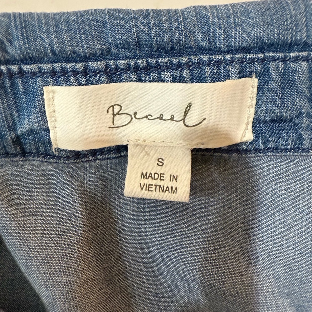 Be Cool Blue Denim Button-Up Sleeveless Shirt Size Small Becool - Picture 4 of 6